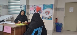  برپایی غرفه سلامت در بیمارستان حضرت قائم(عج) فیروزآباد به مناسبت روز جهانی فشارخون